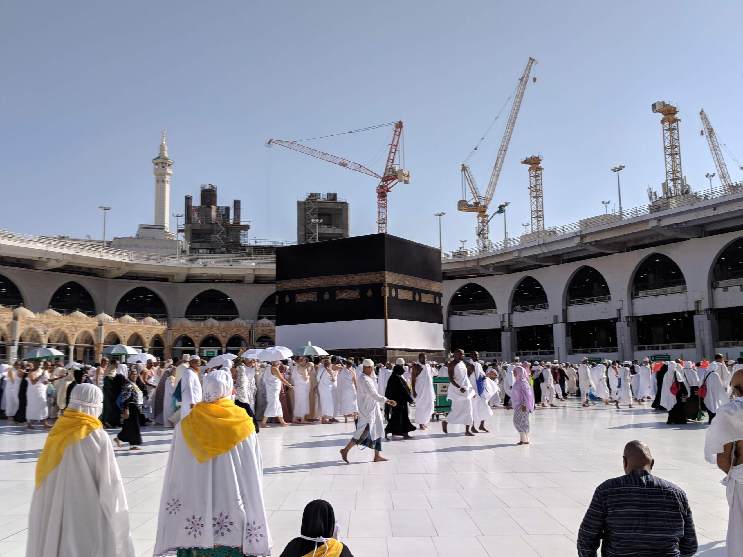 Image of khana kaba and a lot of people performing Umrah.