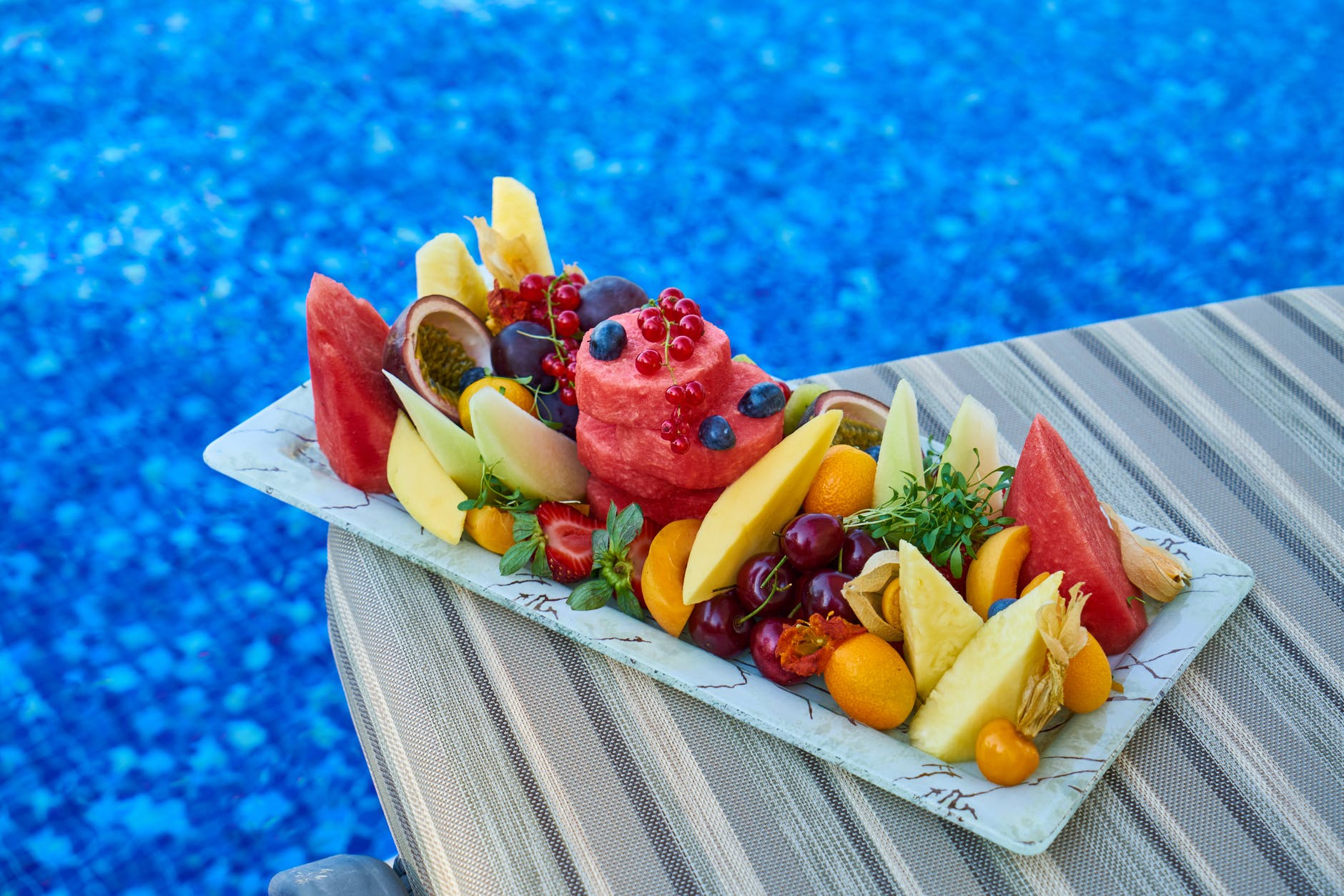 A tray with different fruit on it.
